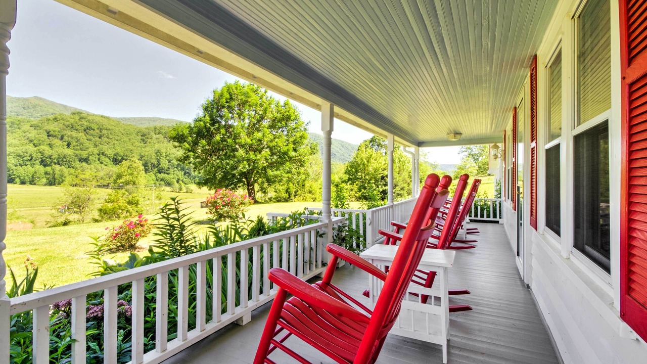 Photo of Patio Balcony in Bakersville