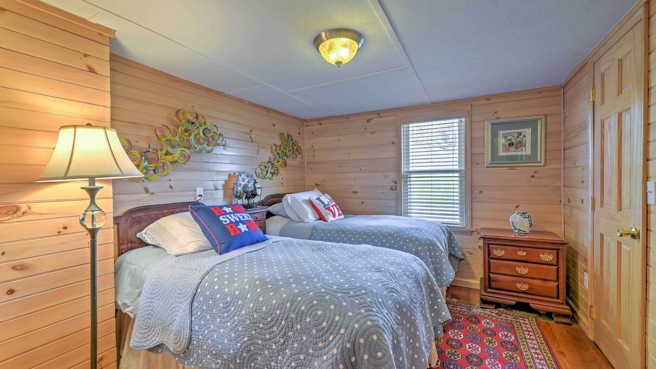 Photo of Bedroom in Bakersville