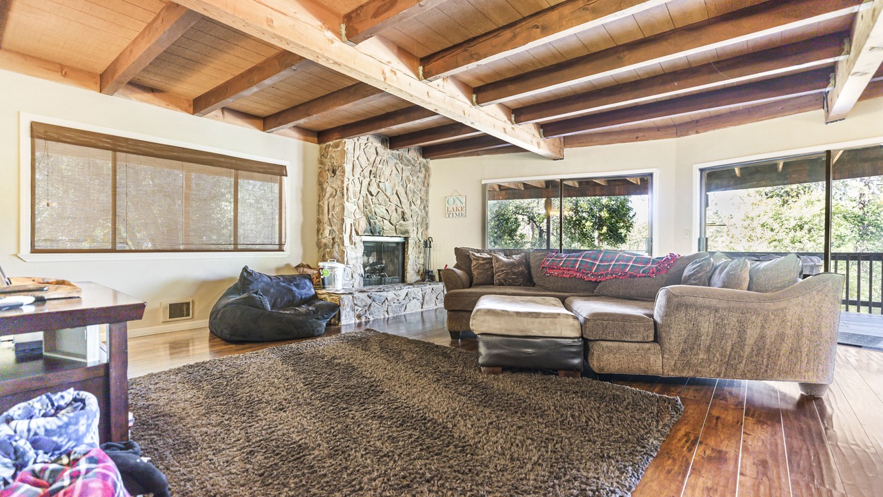 Photo of Livingroom in Groveland