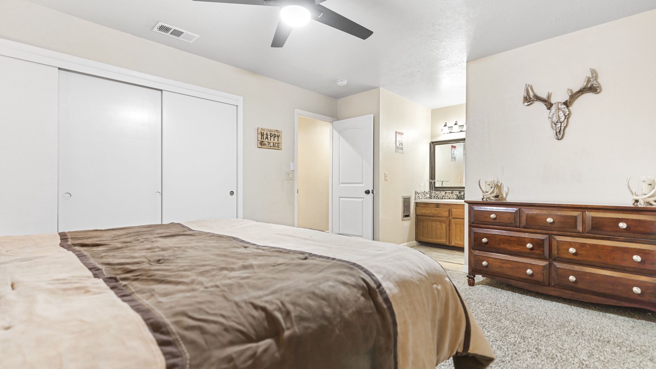 Photo of Bedroom in Groveland