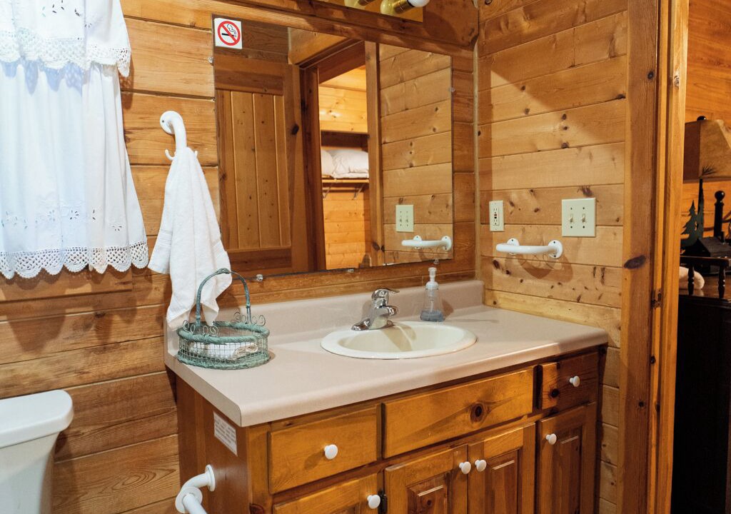 Photo of Bathroom in Pine Mountain