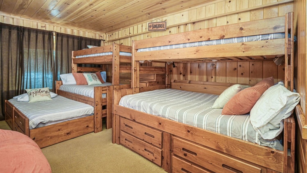 Photo of Bedroom in Pine Cove