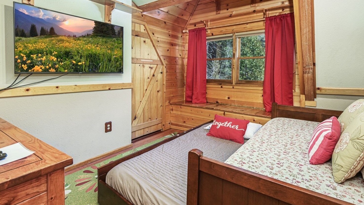 Photo of Bedroom in Pine Cove