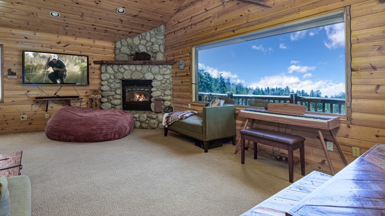 Photo of Livingroom in Pine Cove