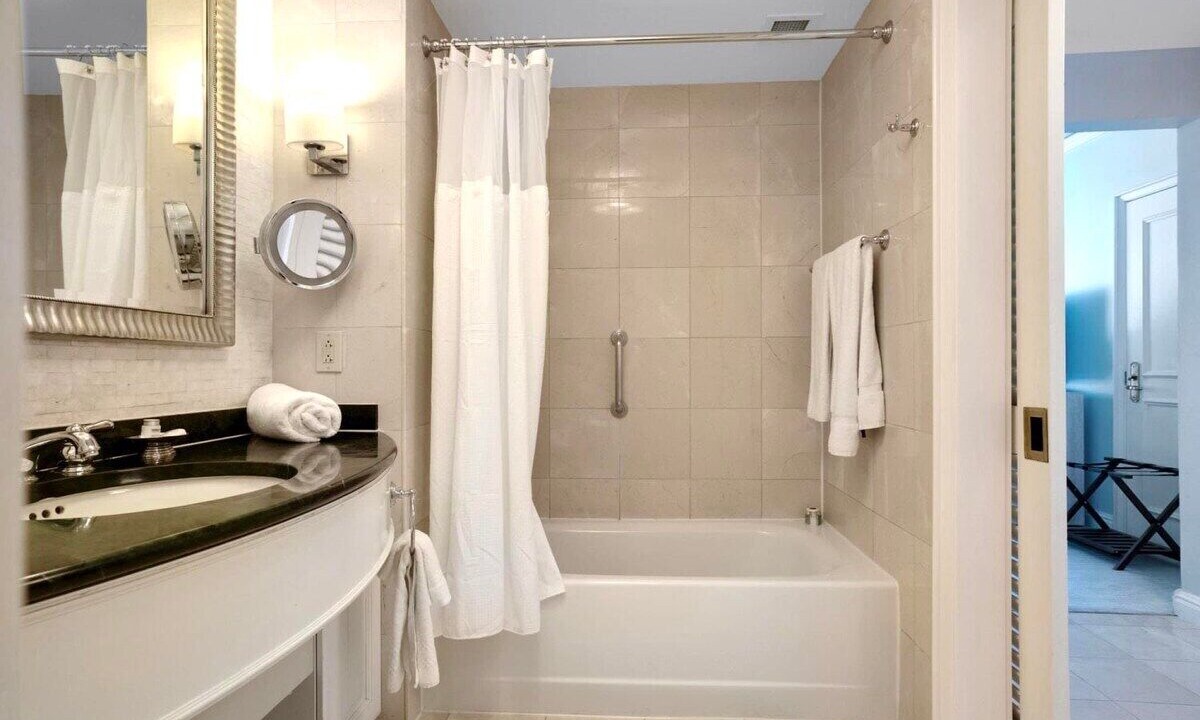 Photo of Bathroom in Key Biscayne