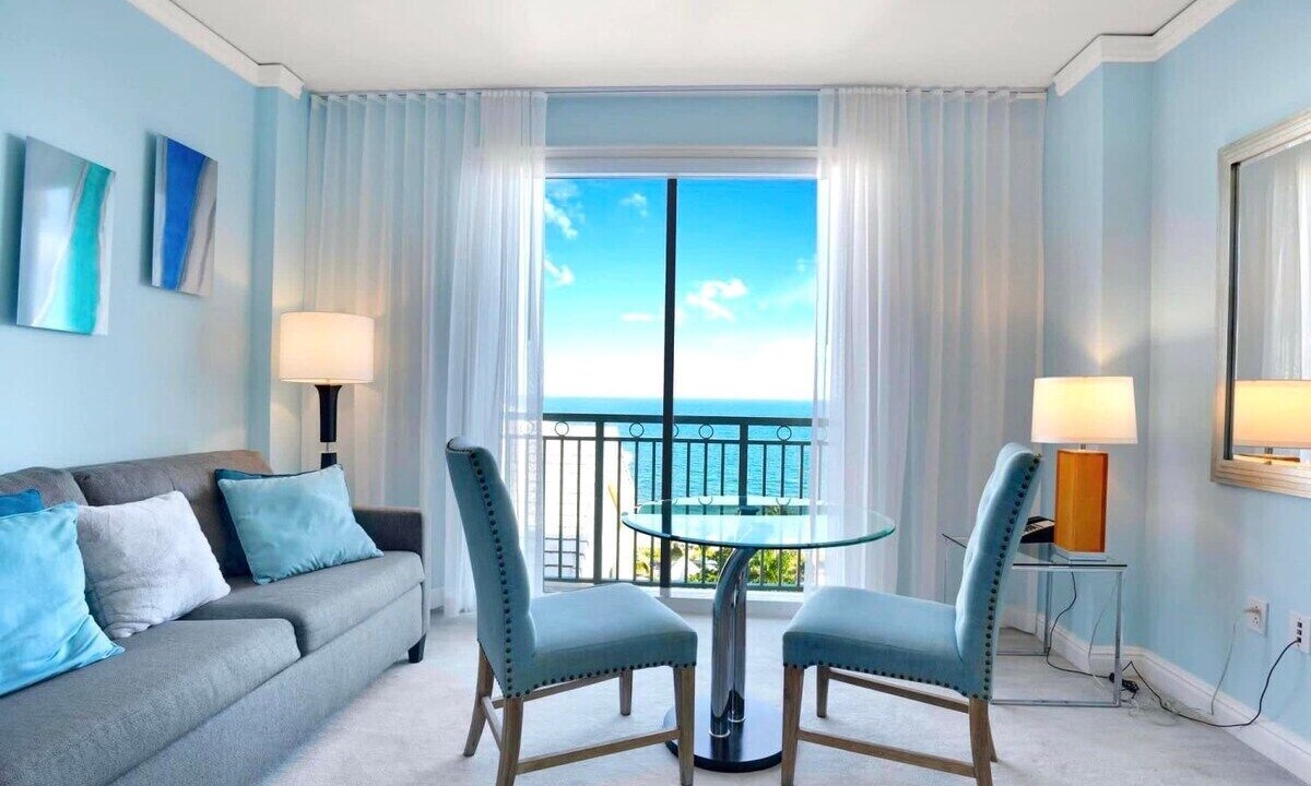 Photo of Livingroom in Key Biscayne