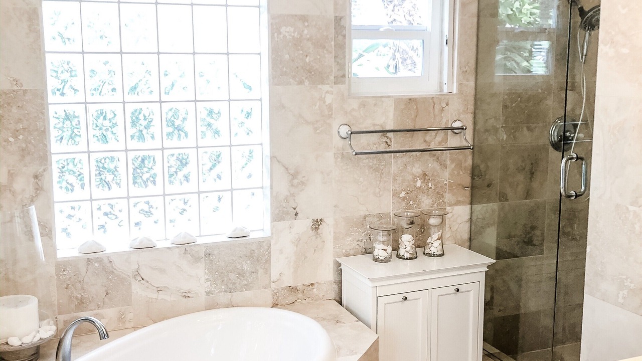 Photo of Bathroom in Birch Park Finger Streets