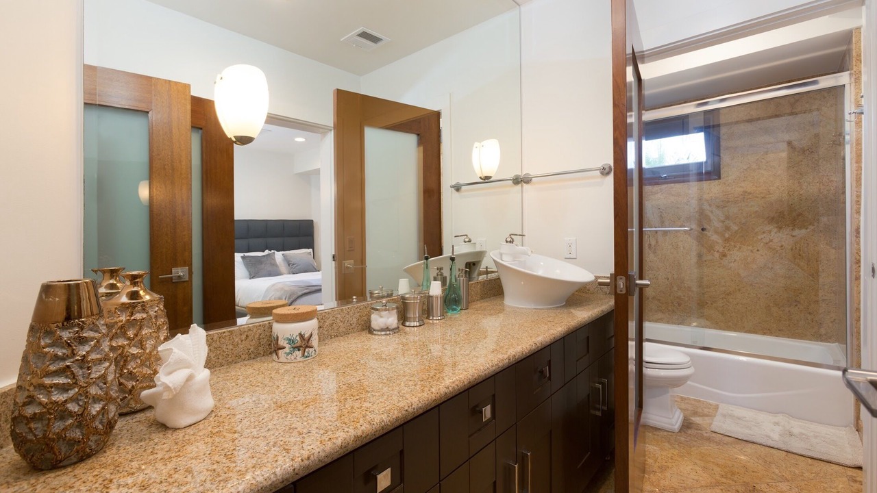 Photo of Bathroom in Hollywood Hills West