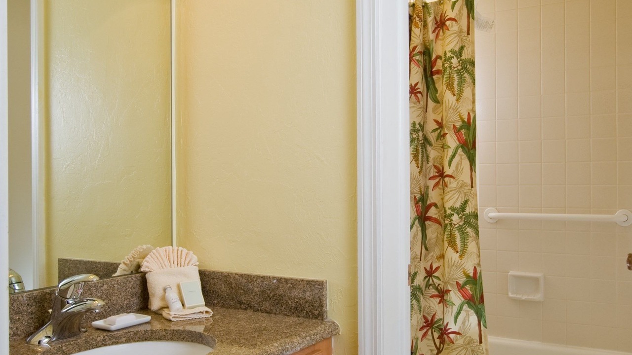 Photo of Bathroom in Park Shore