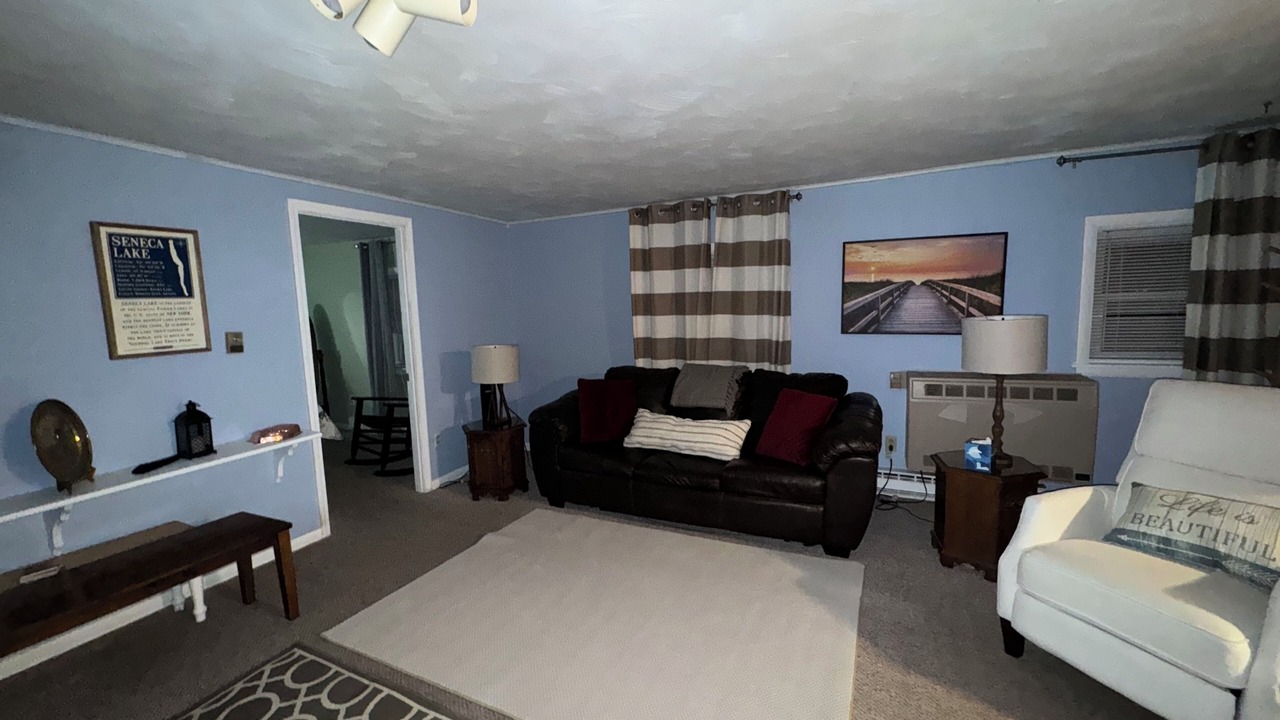 Photo of Livingroom in Town of Benton