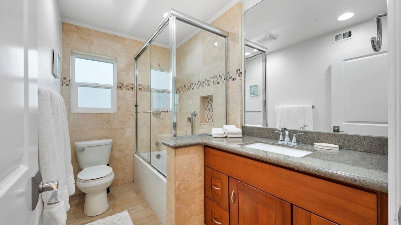Photo of Bathroom in Balboa Peninsula