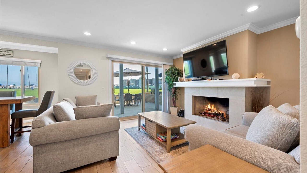 Photo of Livingroom in Balboa Peninsula