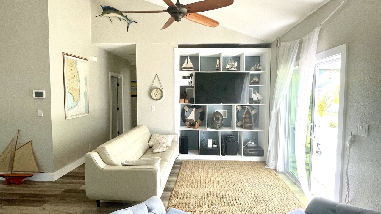 Photo of Livingroom in Bahamia West