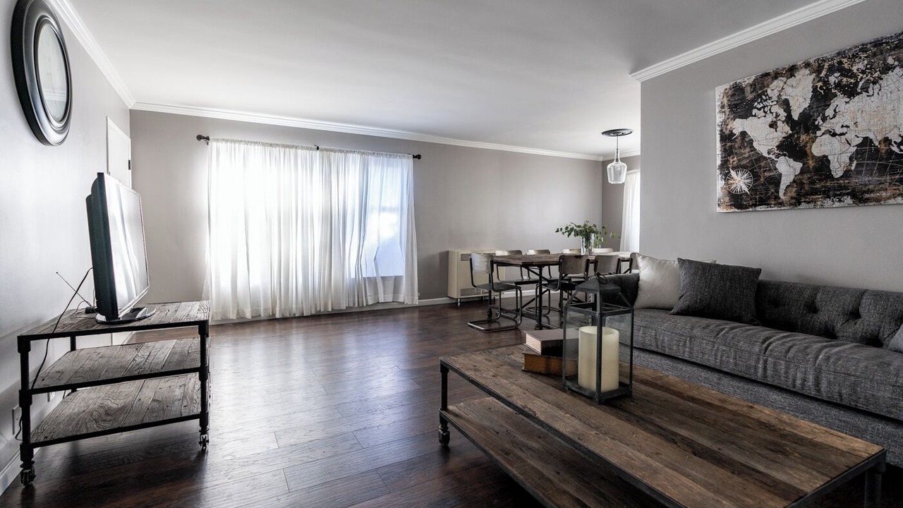 Photo of Livingroom in Mid-Wilshire