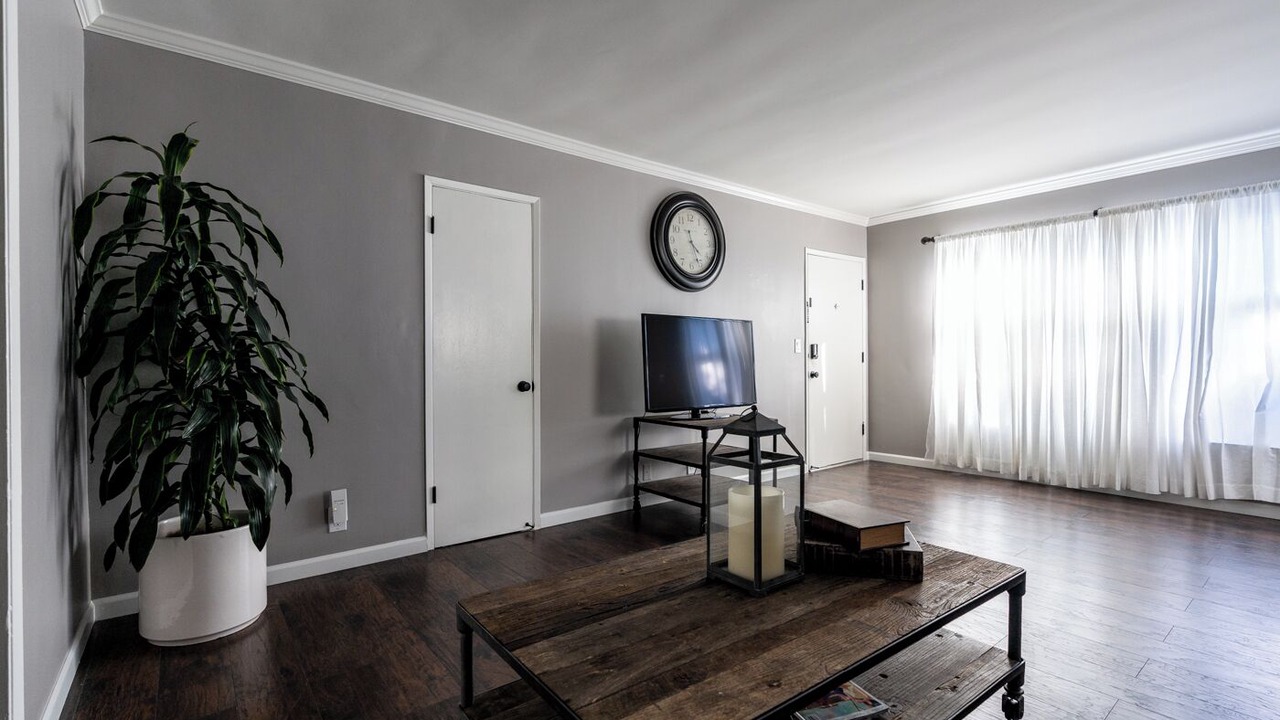 Photo of Livingroom in Mid-Wilshire