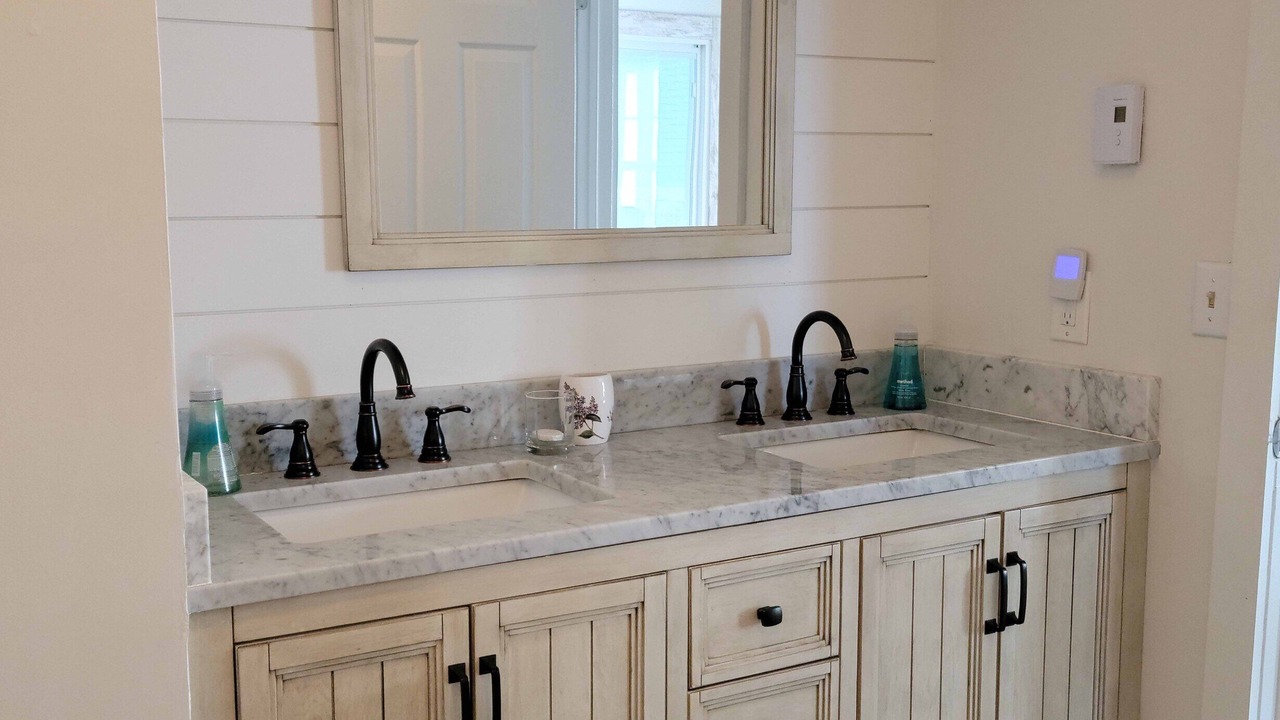 Photo of Bathroom in Madison-on-the-Lake