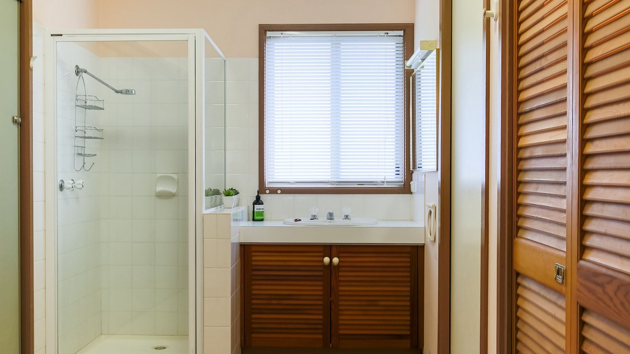 Photo of Bathroom in Raymond Island