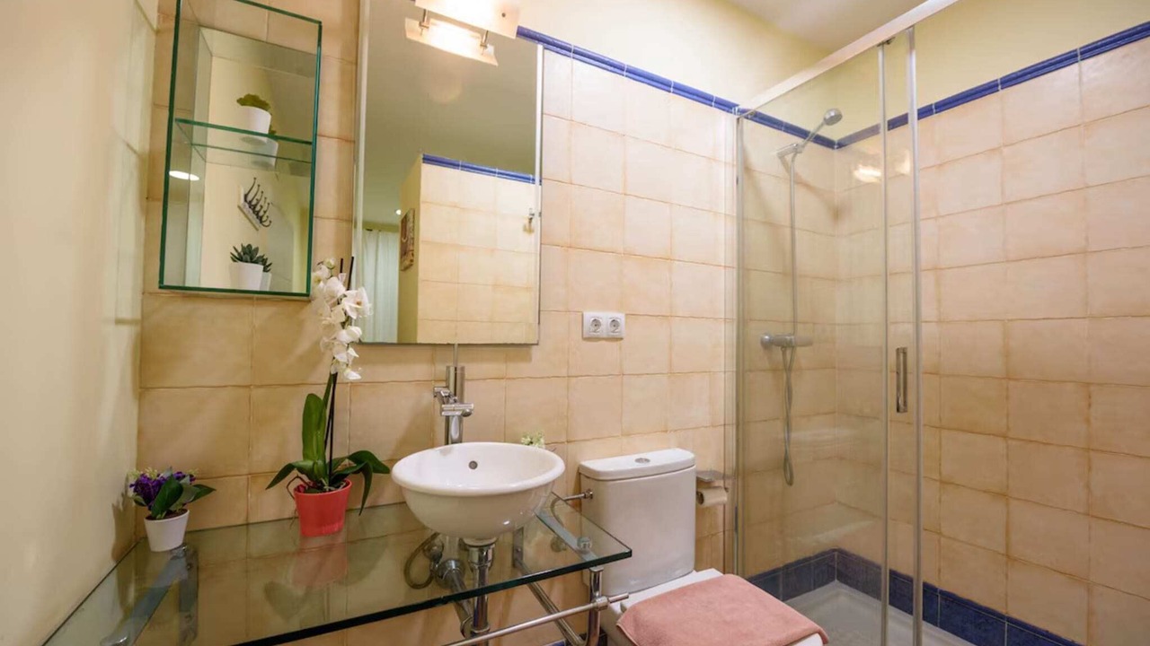 Photo of Bathroom in El Poble-sec