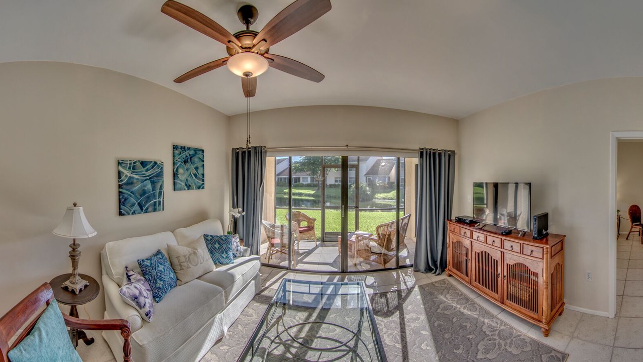 Photo of Livingroom in Central Naples