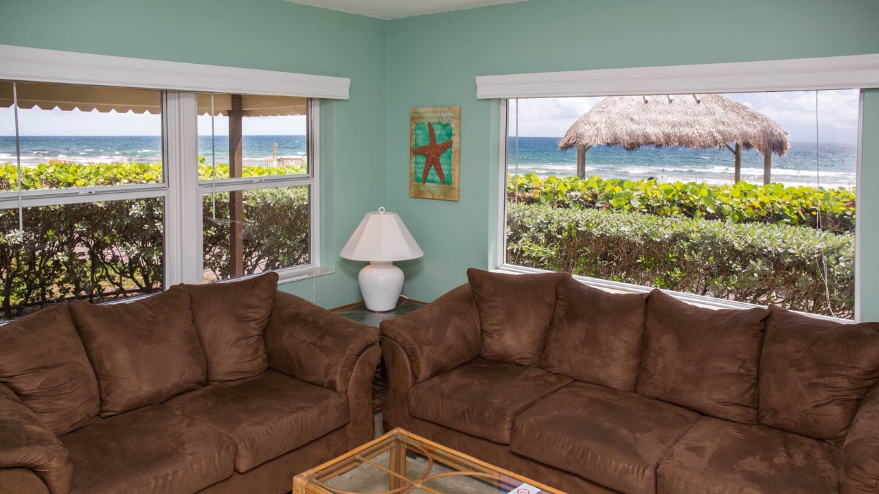 Photo of Livingroom in Hillsboro Beach