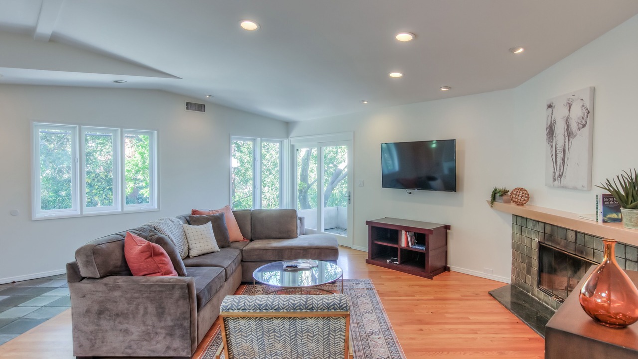 Photo of Livingroom in Hollywood Hills West