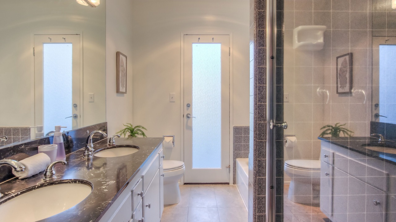 Photo of Bathroom in Hollywood Hills West