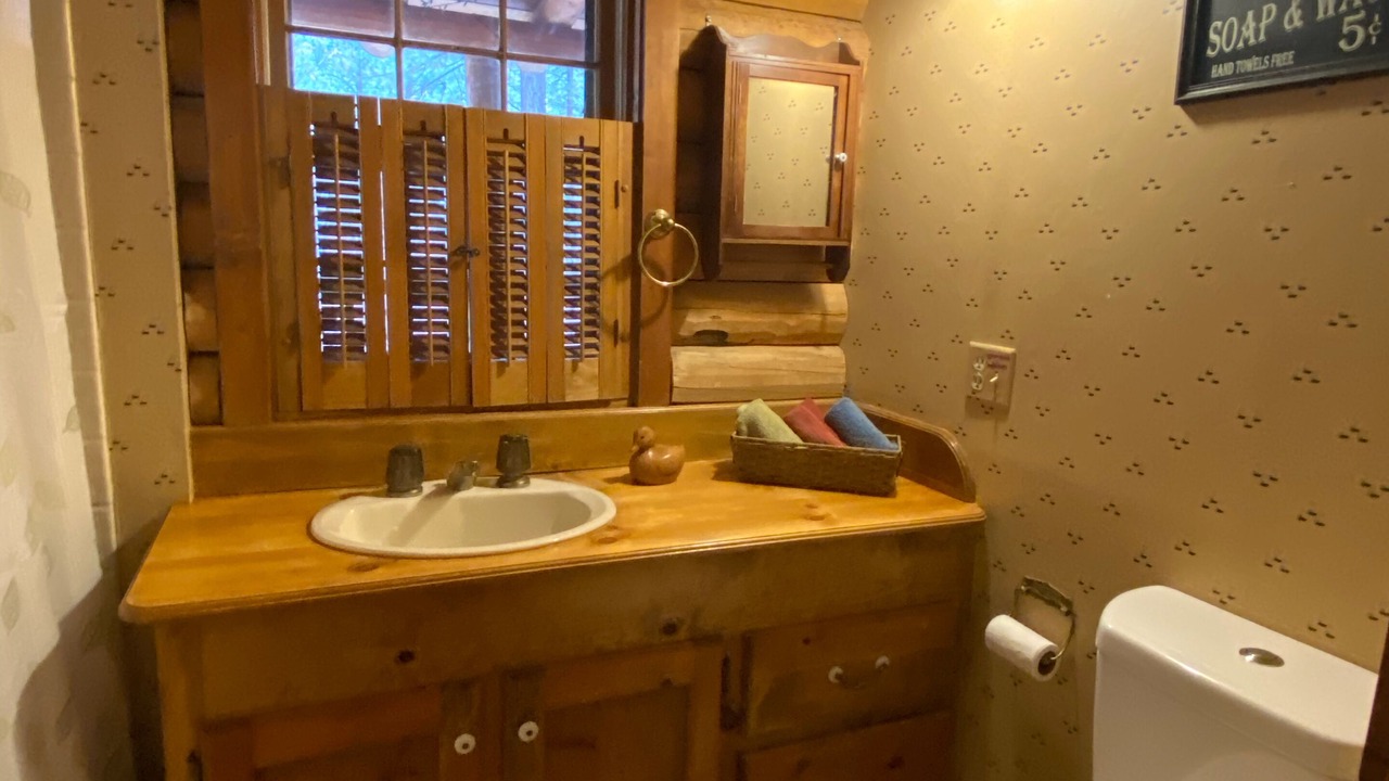 Photo of Bathroom in Pine Mountain Club