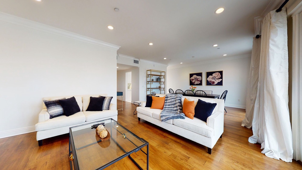 Photo of Livingroom in Pico - Robertson