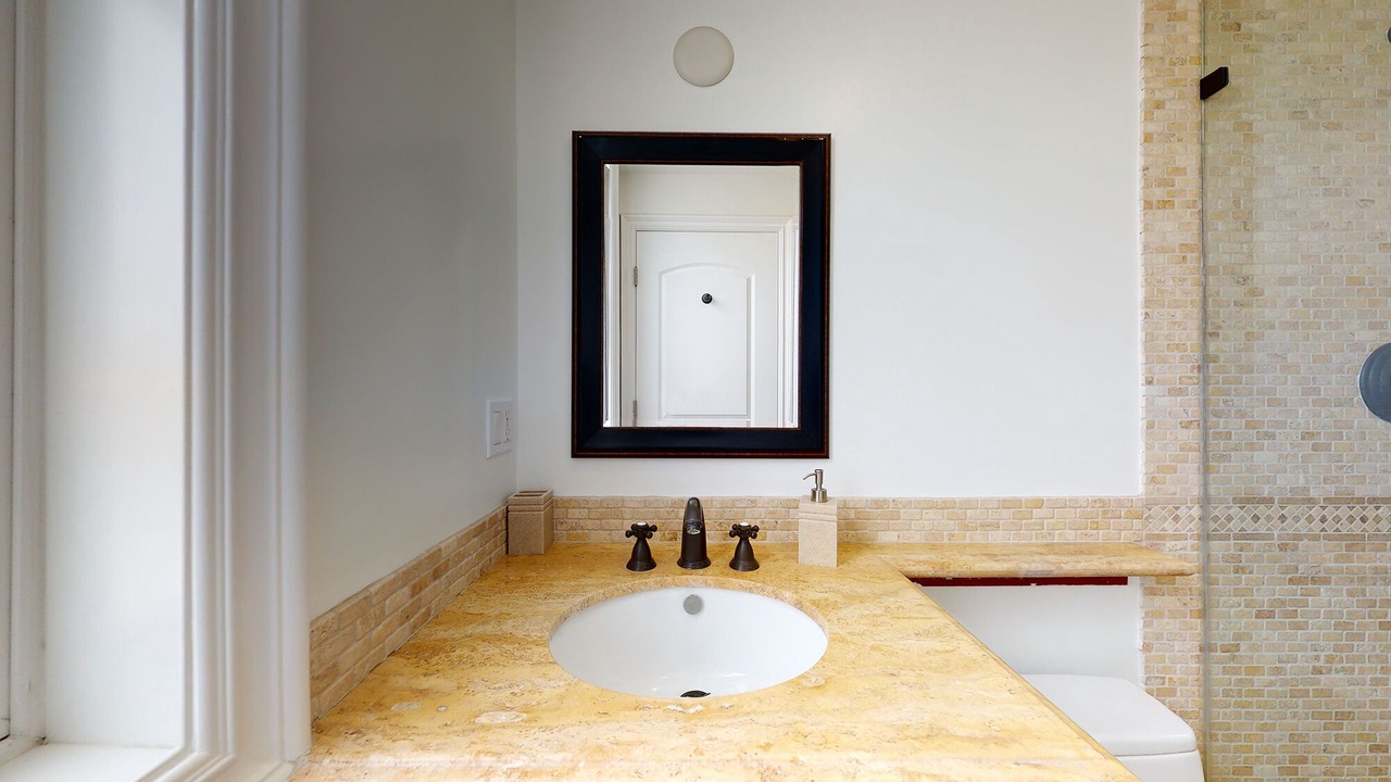 Photo of Bathroom in Pico - Robertson