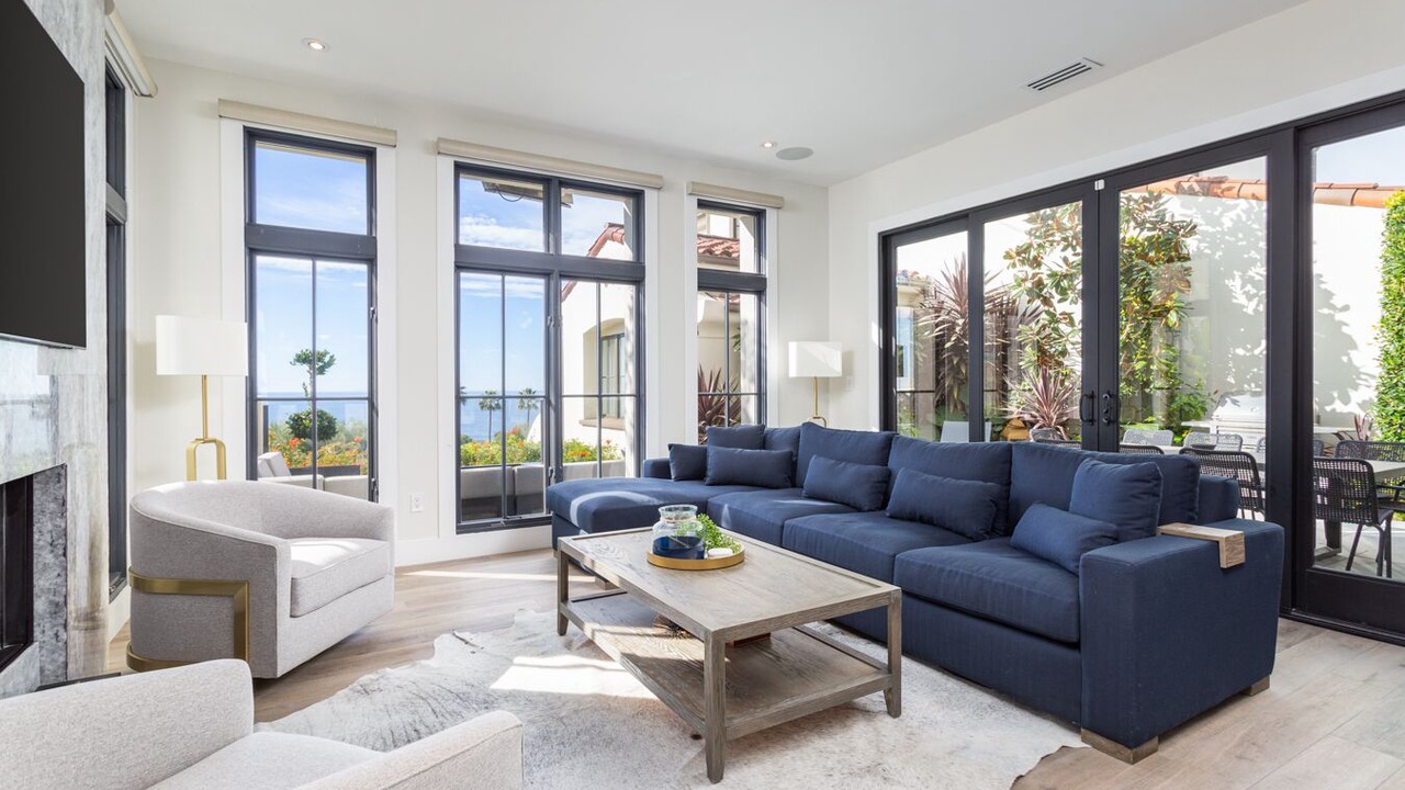 Photo of Livingroom in Newport Coast