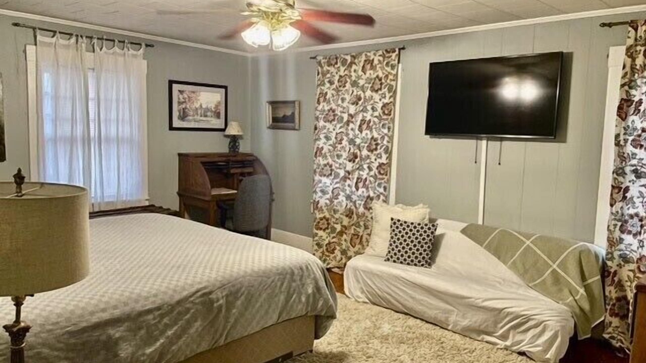 Photo of Bedroom in Historic Montford