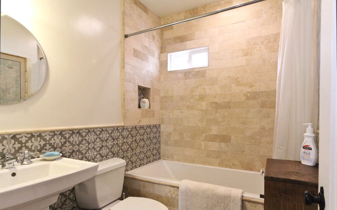 Photo of Bathroom in Oak Park