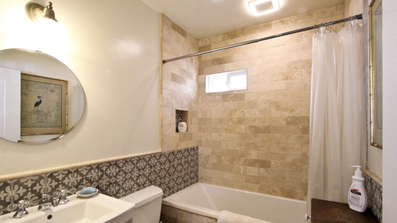 Photo of Bathroom in Oak Park