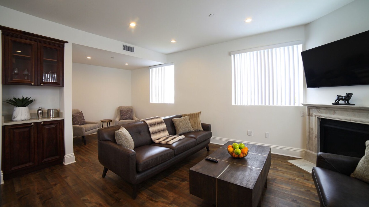 Photo of Livingroom in Pico - Robertson