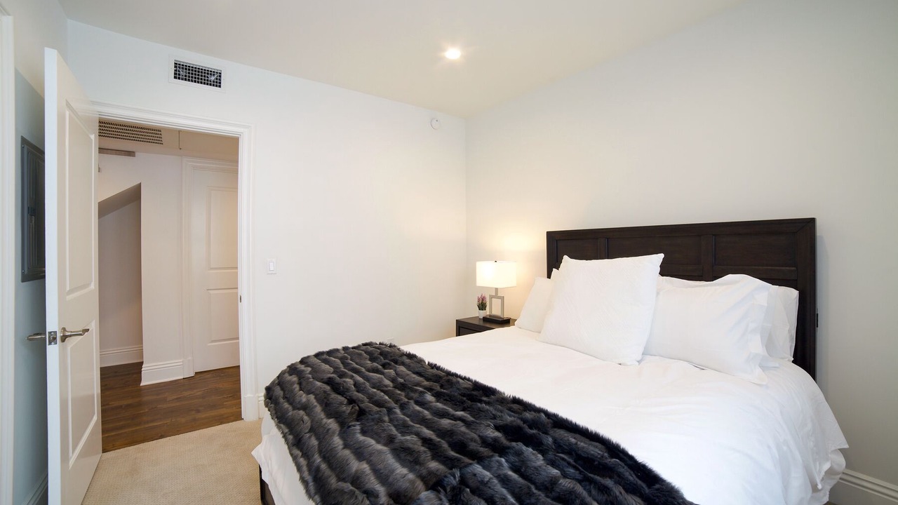 Photo of Bedroom in Pico - Robertson
