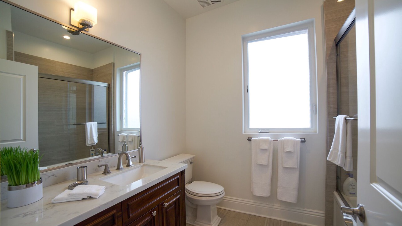 Photo of Bathroom in Pico - Robertson