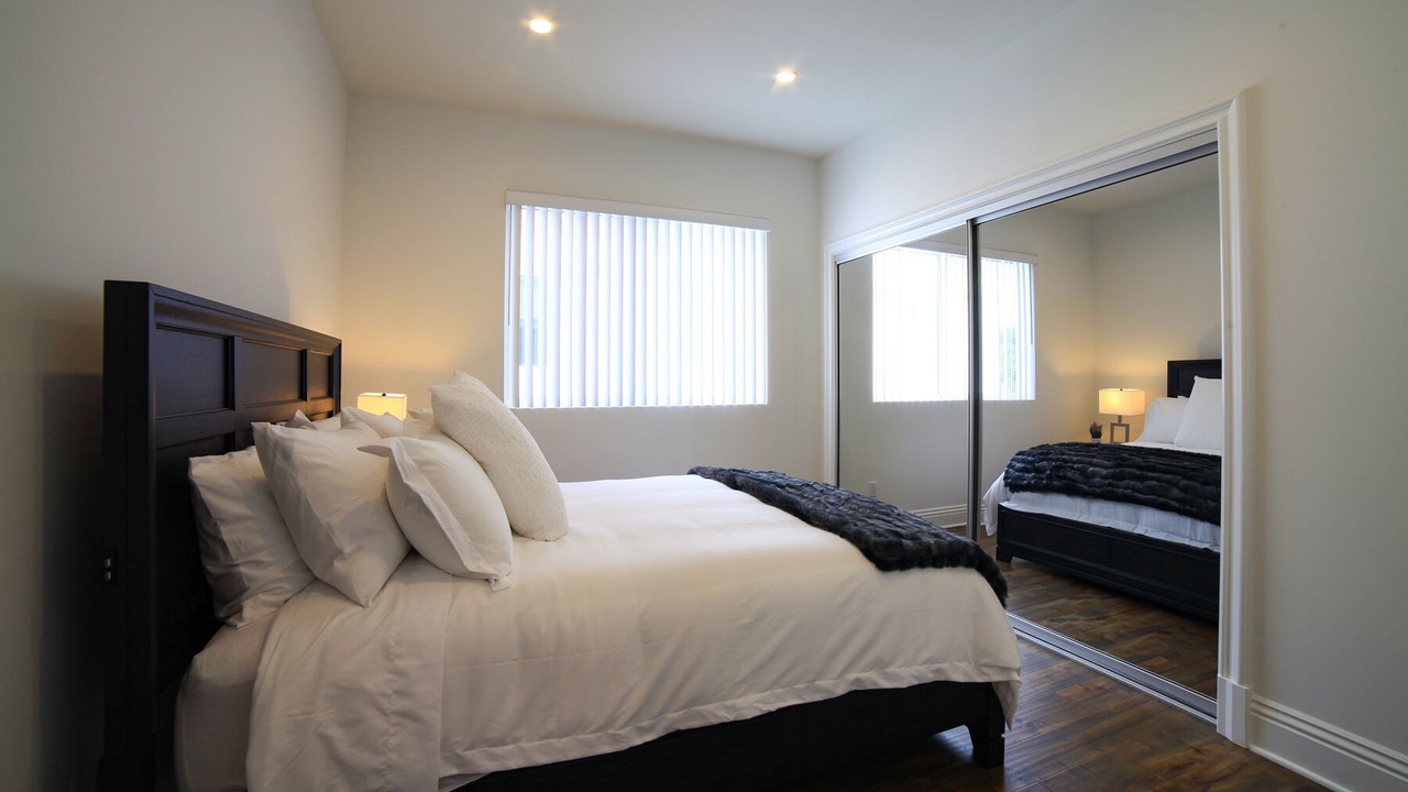 Photo of Bedroom in Pico - Robertson