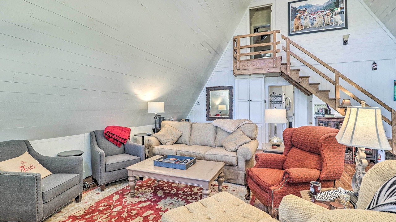 Photo of Livingroom in Little Kowaliga
