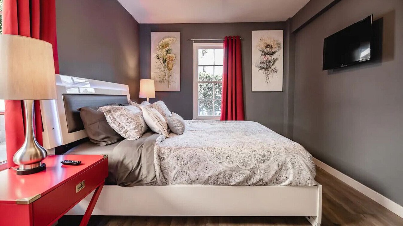 Photo of Bedroom in NoHo Arts District