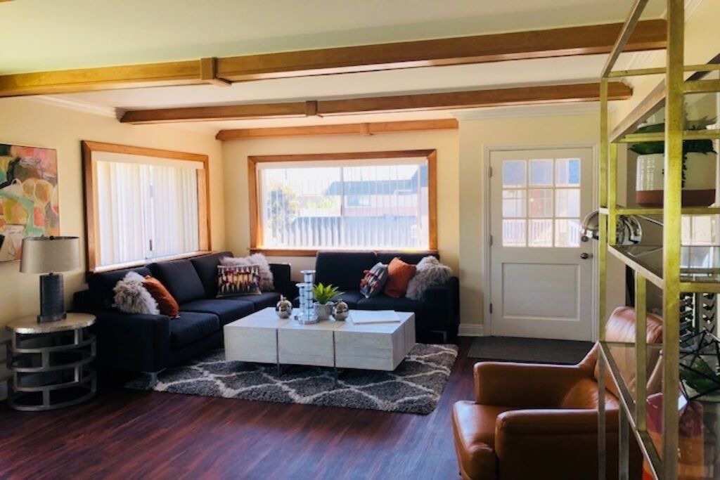 Photo of Livingroom in East Side Costa Mesa