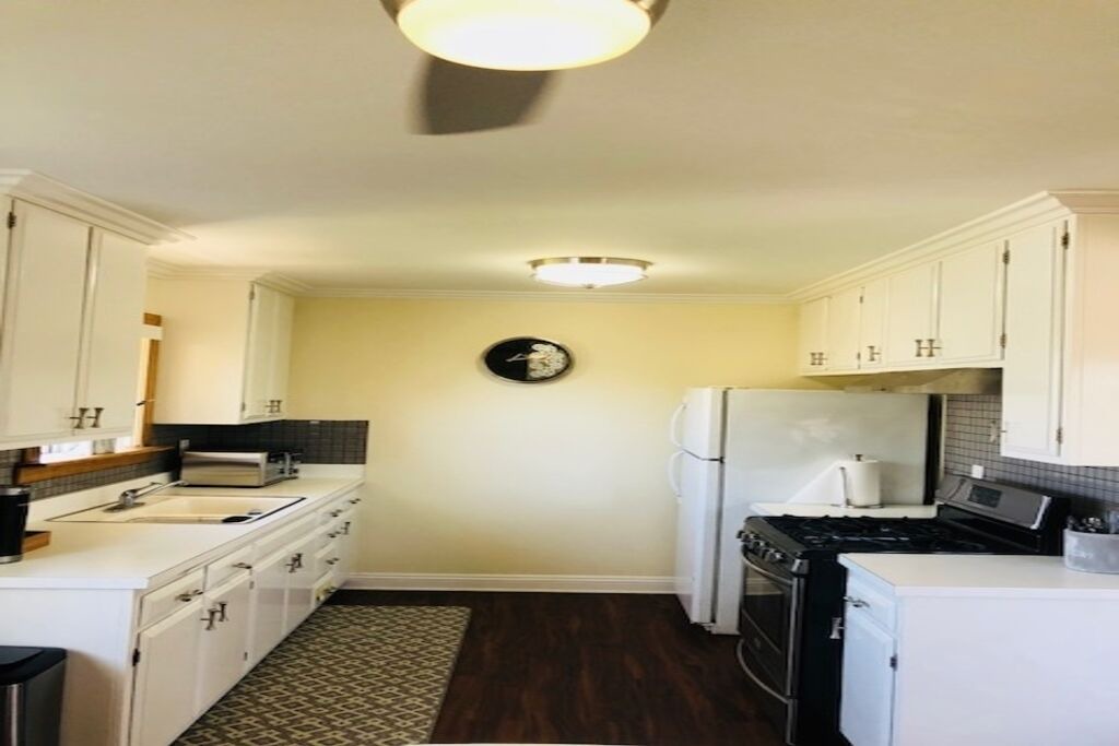 Photo of Kitchen in East Side Costa Mesa