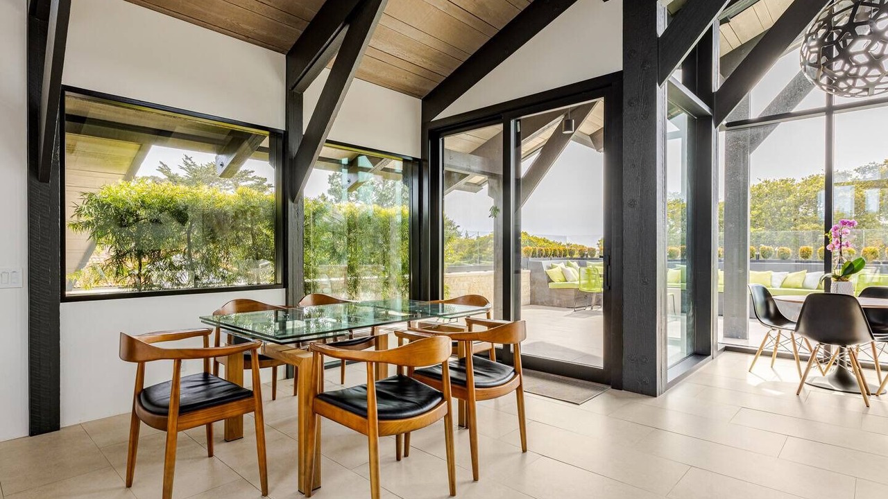 Photo of Livingroom in Carmel Point