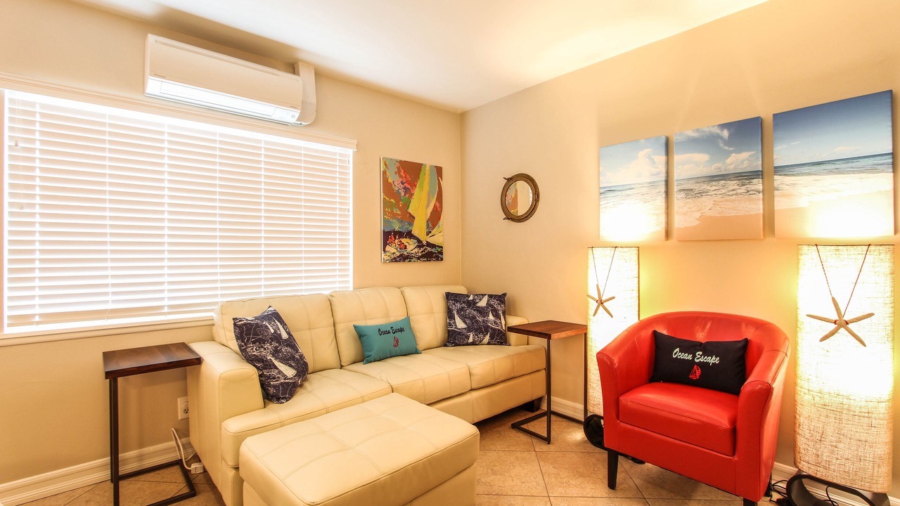 Photo of Livingroom in Lido Isle