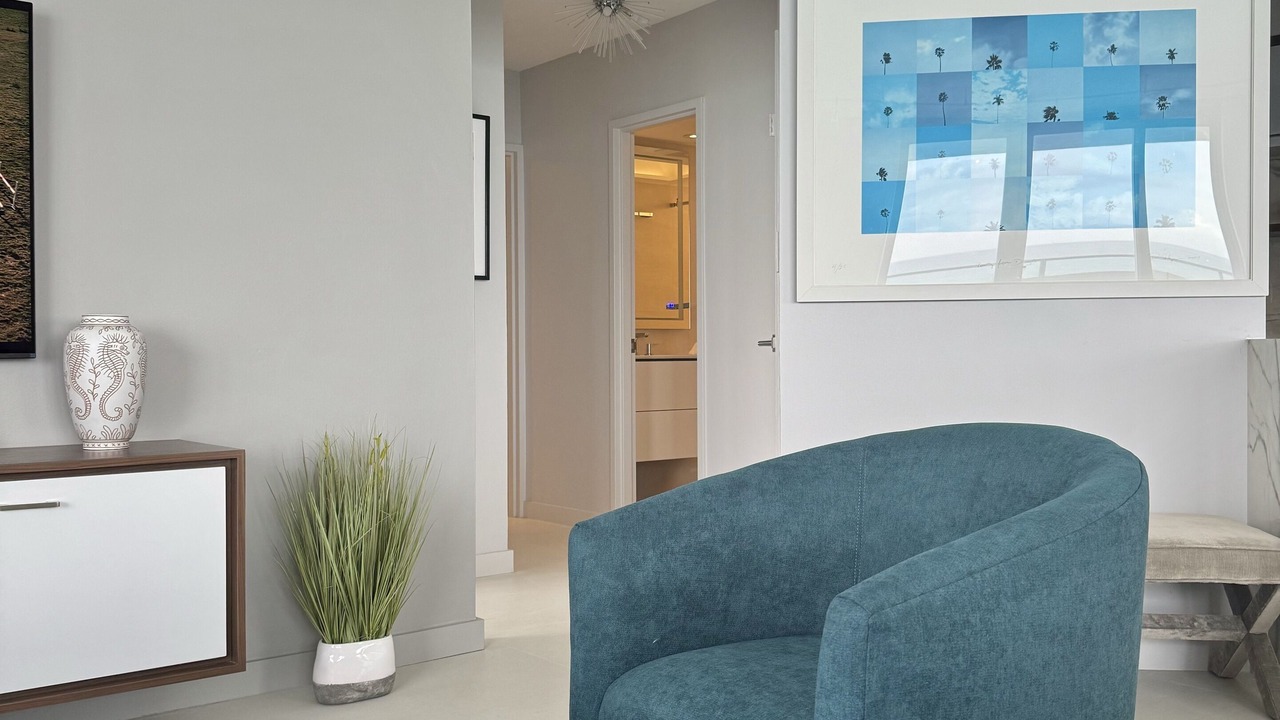 Photo of Livingroom in Mid Beach