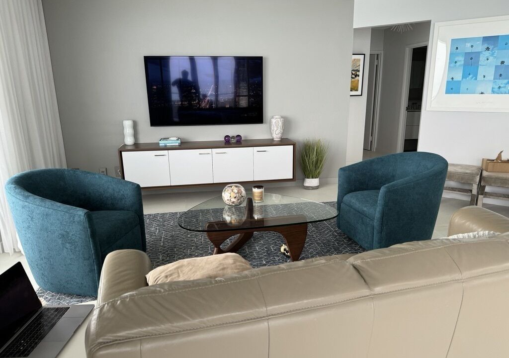 Photo of Livingroom in Mid Beach