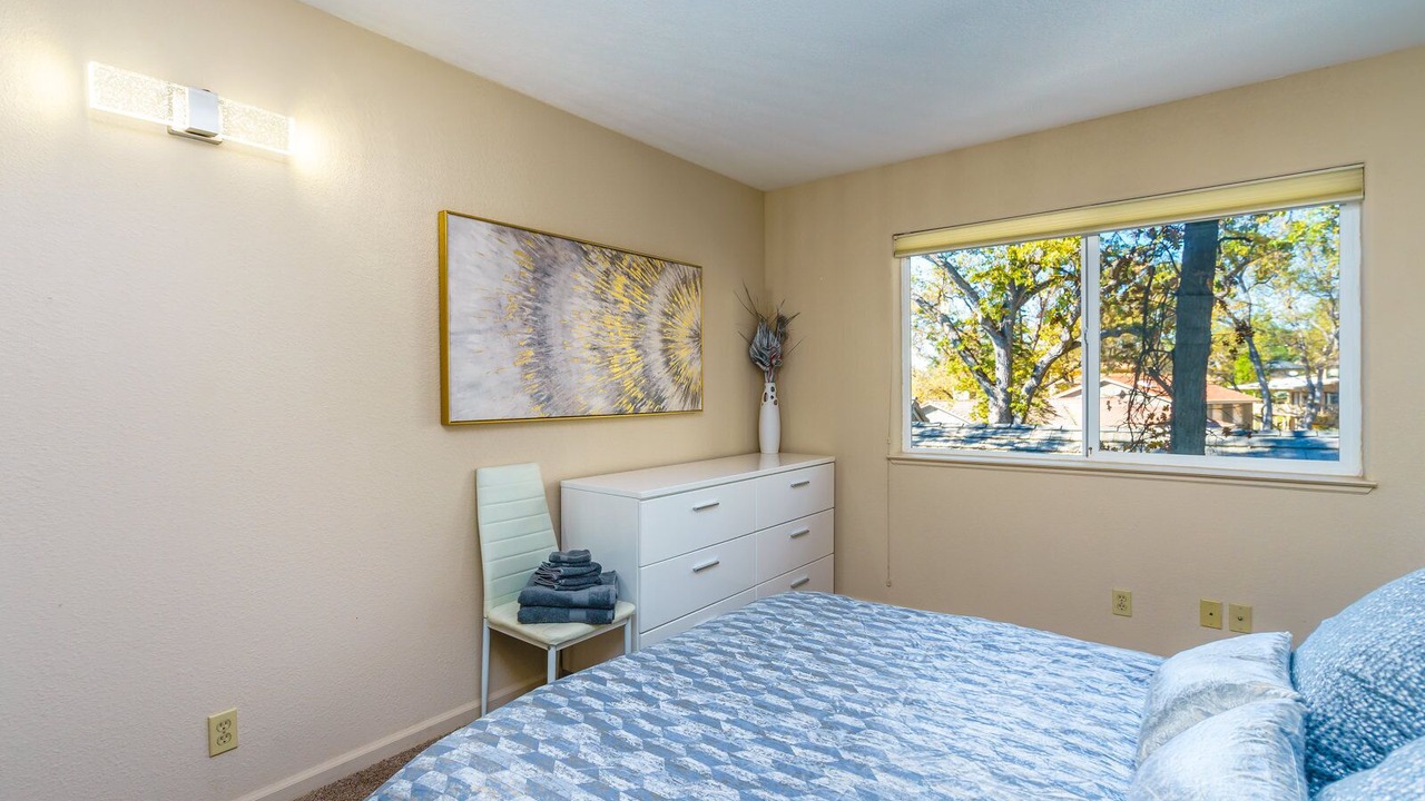 Photo of Bedroom in Groveland