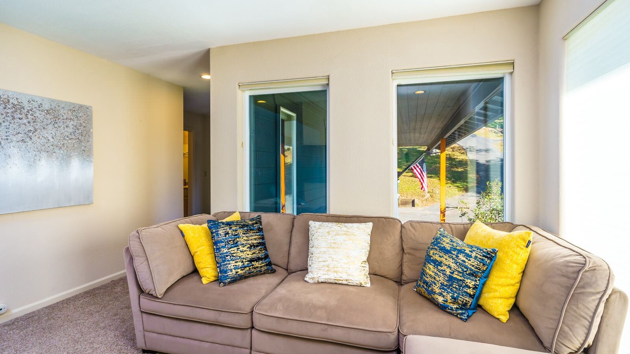 Photo of Livingroom in Groveland