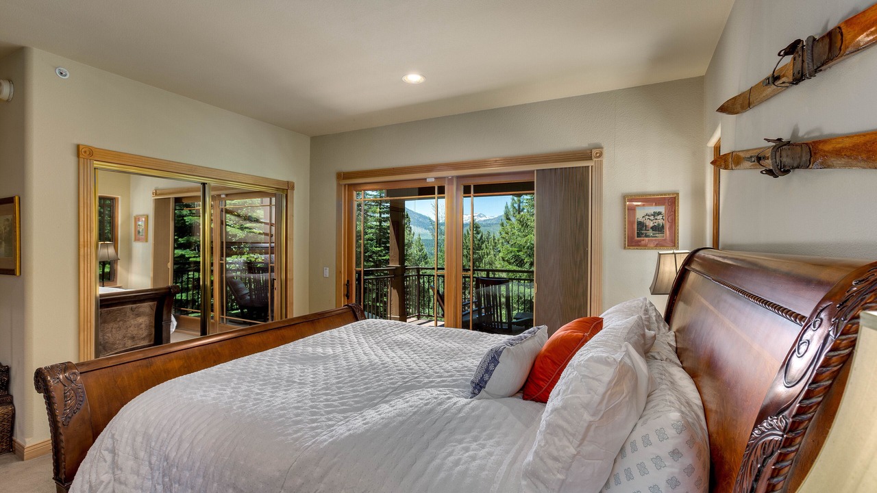 Photo of Bedroom in Country Club Estates