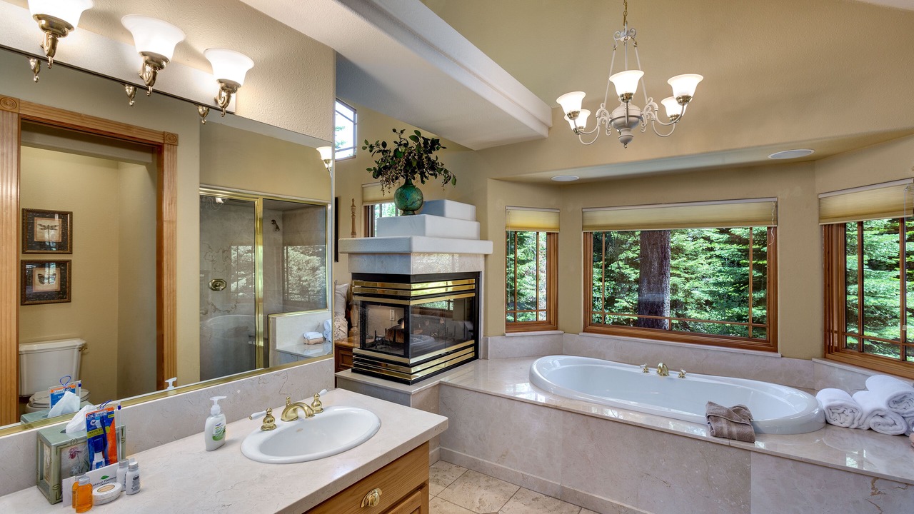 Photo of Bathroom in Country Club Estates