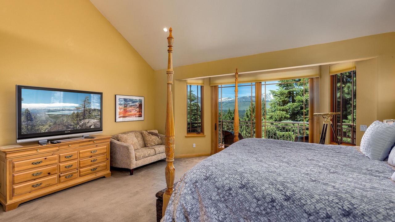 Photo of Bedroom in Country Club Estates